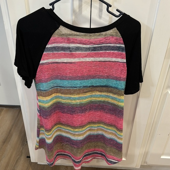 Women’s size medium, in great condition. Keyhole in front, very colorful and fun - Picture 2 of 2
